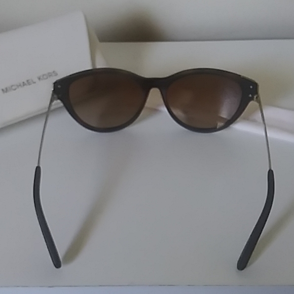 Michael Kors Sunglasses in excellent condition - Picture 6 of 7